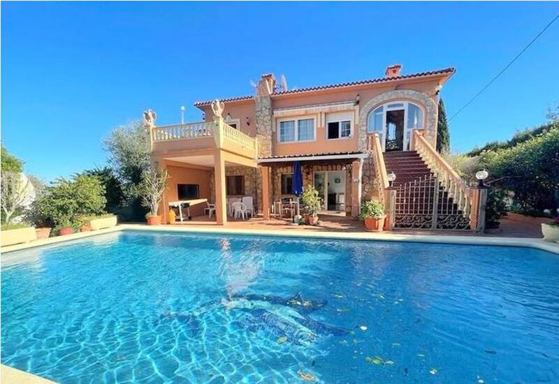 Villa en venta en Denia, Alicante