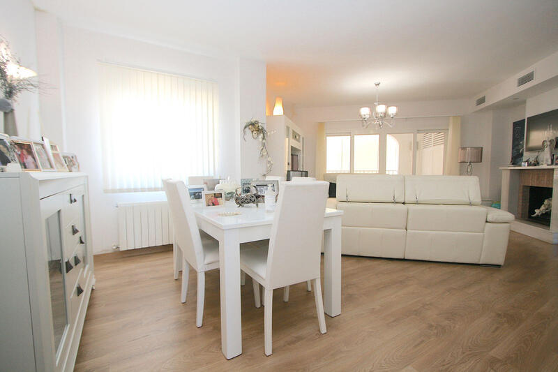 4 bedroom Townhouse for sale