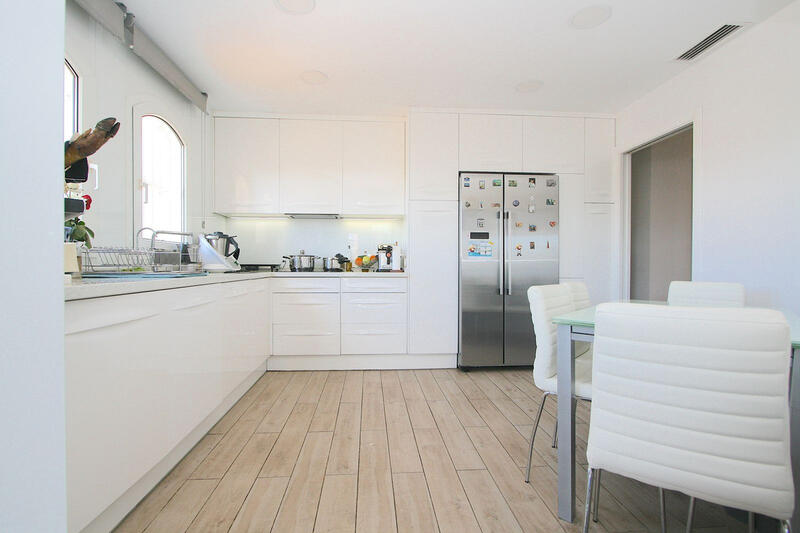 4 bedroom Townhouse for sale