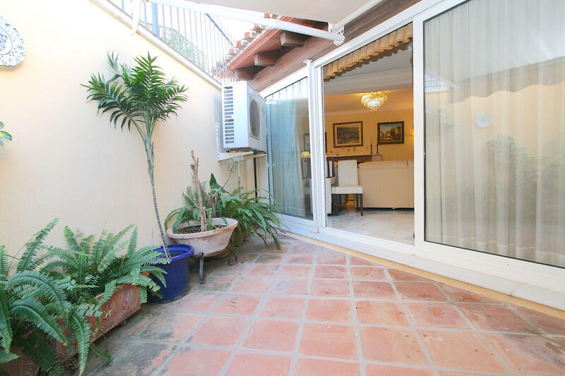 4 bedroom Townhouse for sale