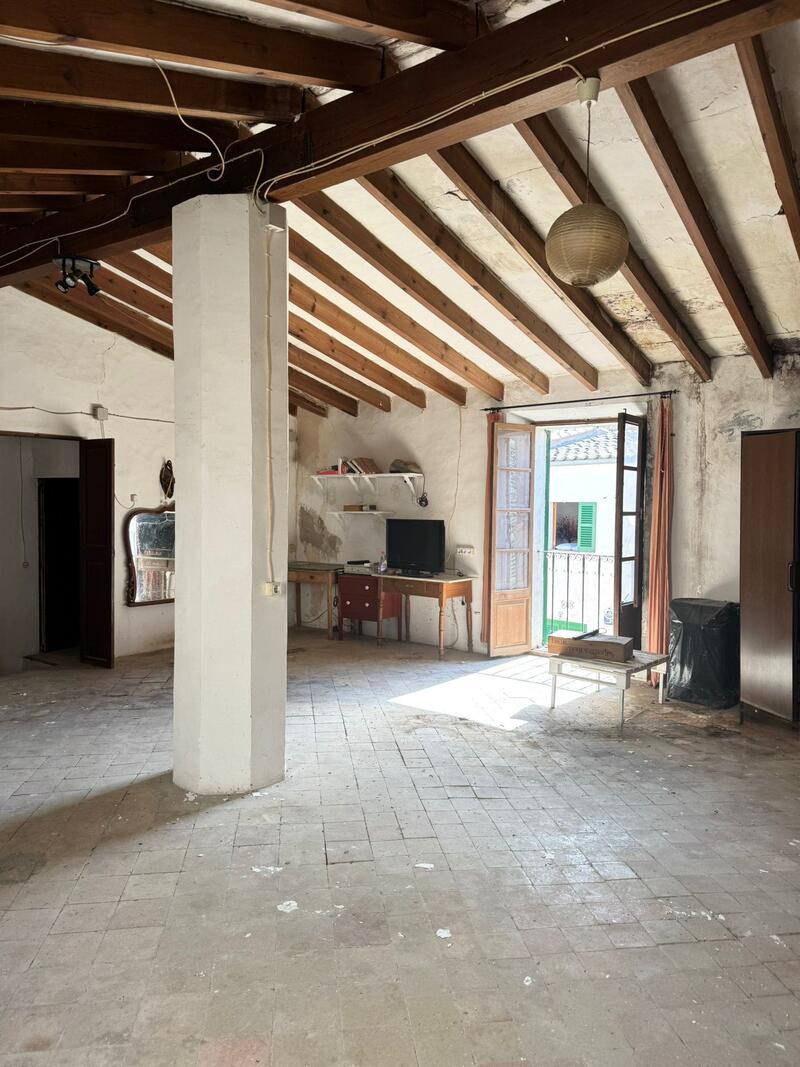 5 bedroom Townhouse for sale