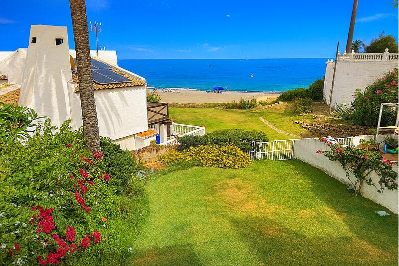 Villa for sale in Estepona, Málaga
