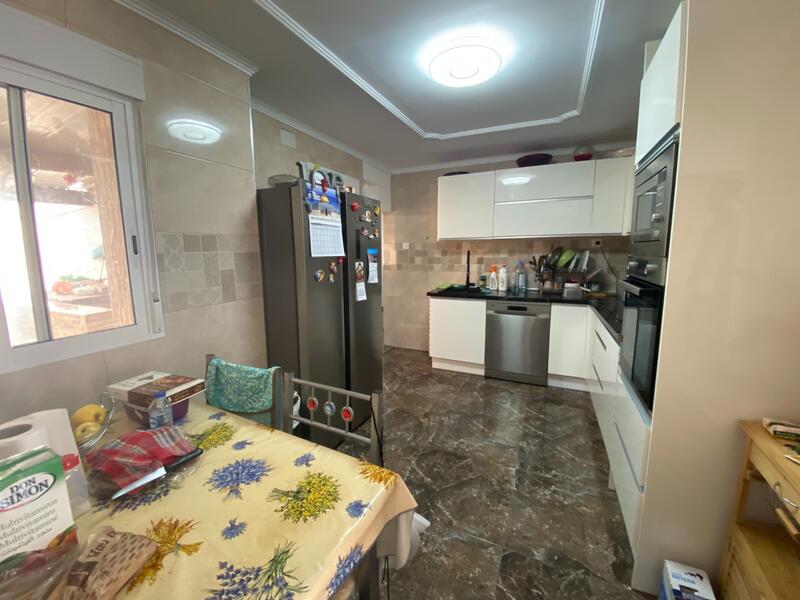 4 bedroom Apartment for sale
