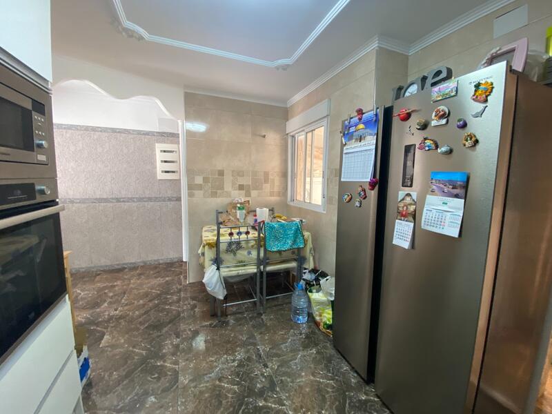 4 bedroom Apartment for sale