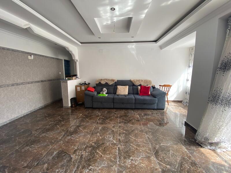 4 bedroom Apartment for sale