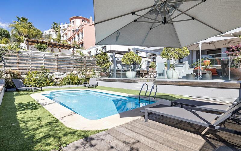 5 bedroom Townhouse for sale