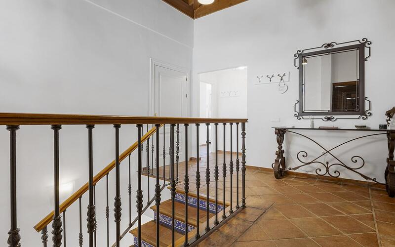 5 bedroom Townhouse for sale