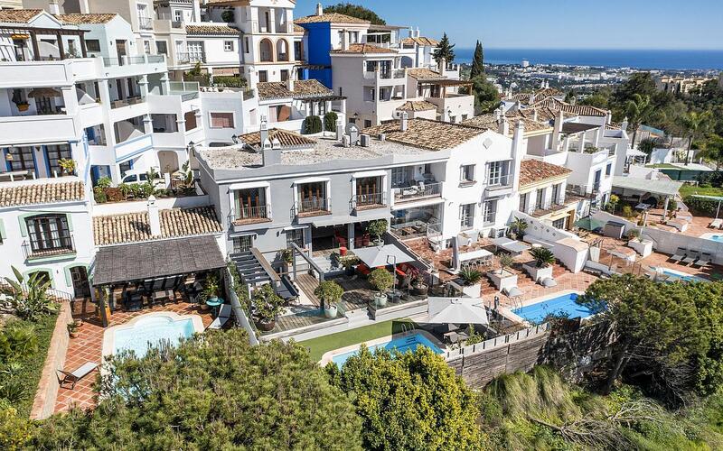 5 bedroom Townhouse for sale