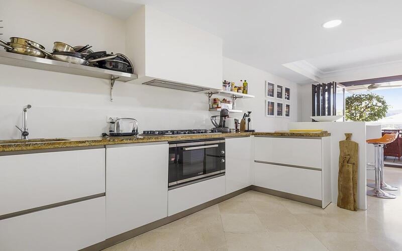 5 bedroom Townhouse for sale