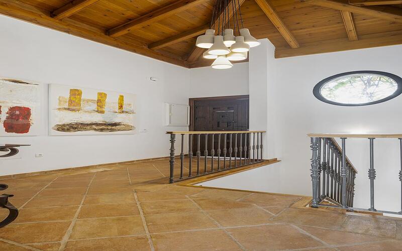 5 bedroom Townhouse for sale