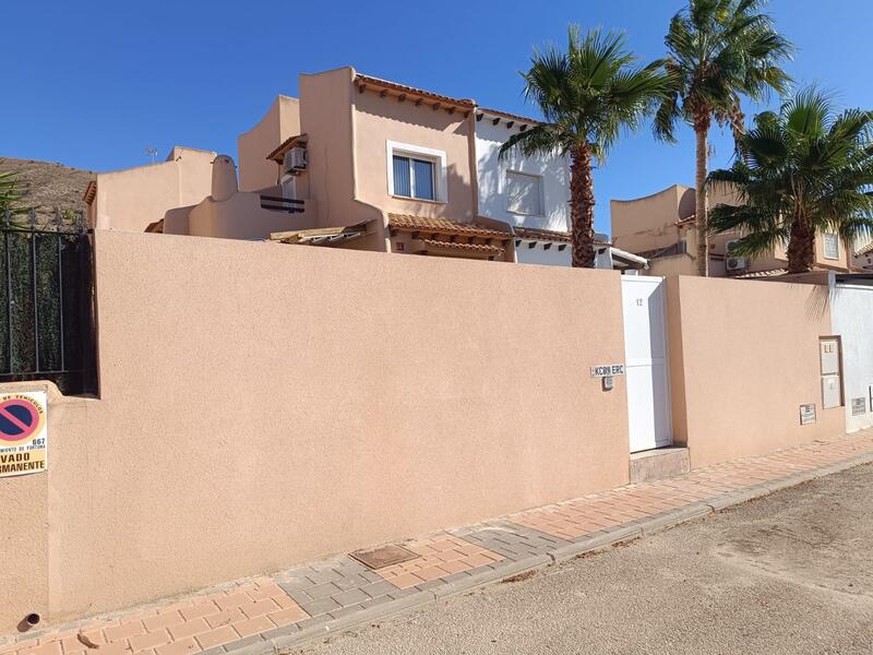 2 bedroom Townhouse for sale