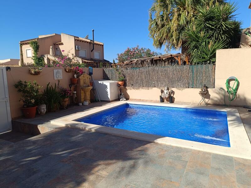 2 bedroom Townhouse for sale