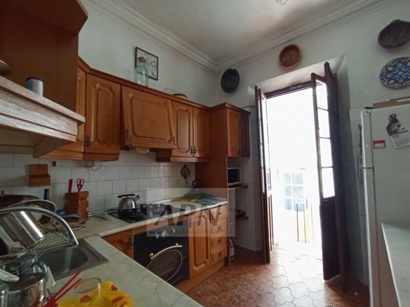 5 bedroom Townhouse for sale