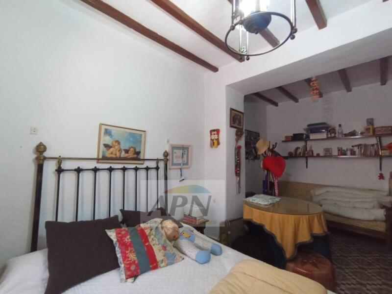 5 bedroom Townhouse for sale