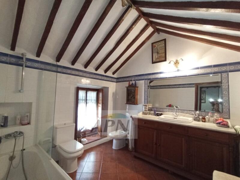 5 bedroom Townhouse for sale