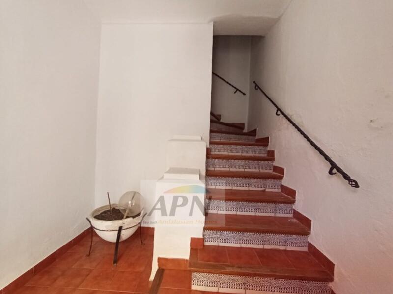 5 bedroom Townhouse for sale