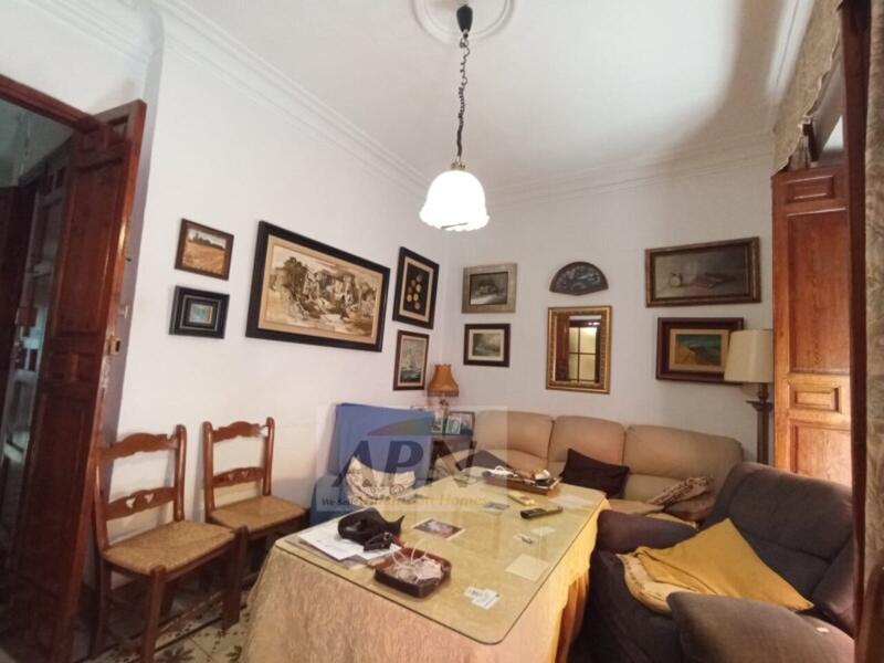 5 bedroom Townhouse for sale