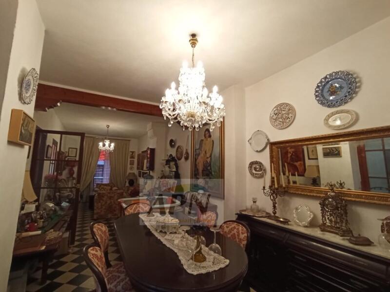 5 bedroom Townhouse for sale
