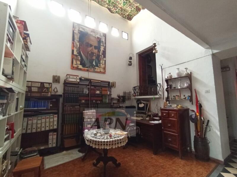 5 bedroom Townhouse for sale