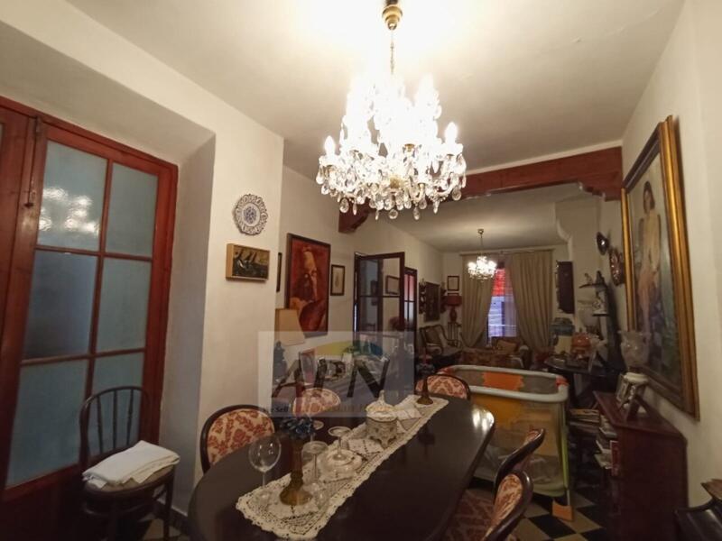 5 bedroom Townhouse for sale