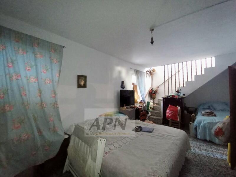 4 bedroom Townhouse for sale