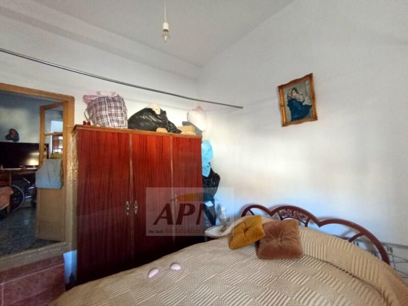 4 bedroom Townhouse for sale