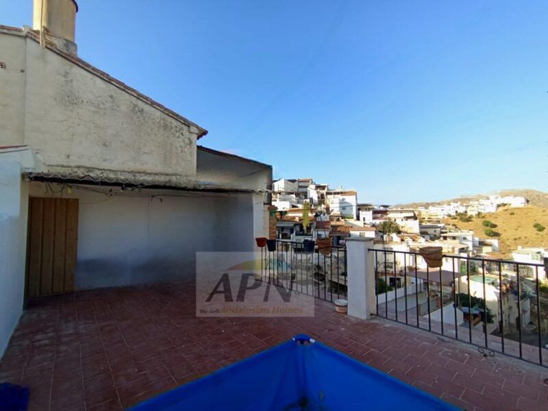 4 bedroom Townhouse for sale