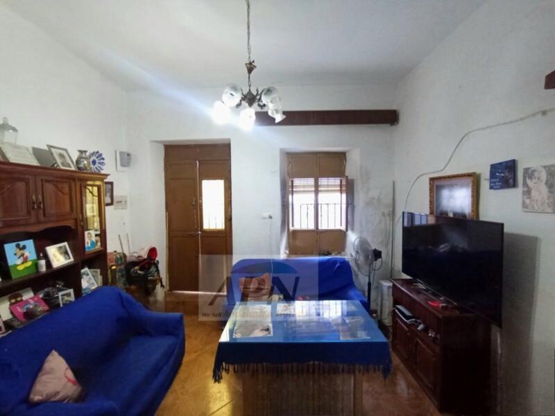 4 bedroom Townhouse for sale