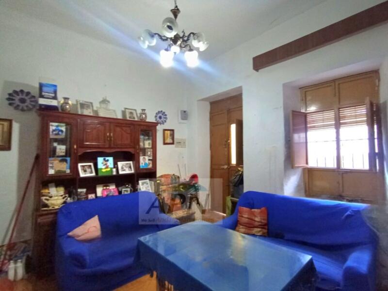 4 bedroom Townhouse for sale
