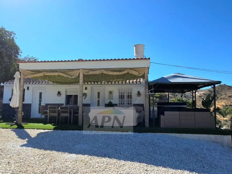 2 Cuarto Casa de Campo en venta