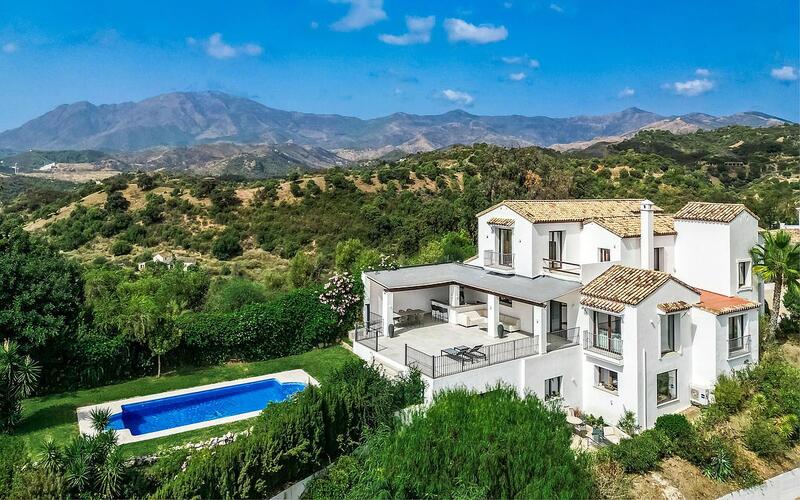 Villa for sale in Estepona, Málaga