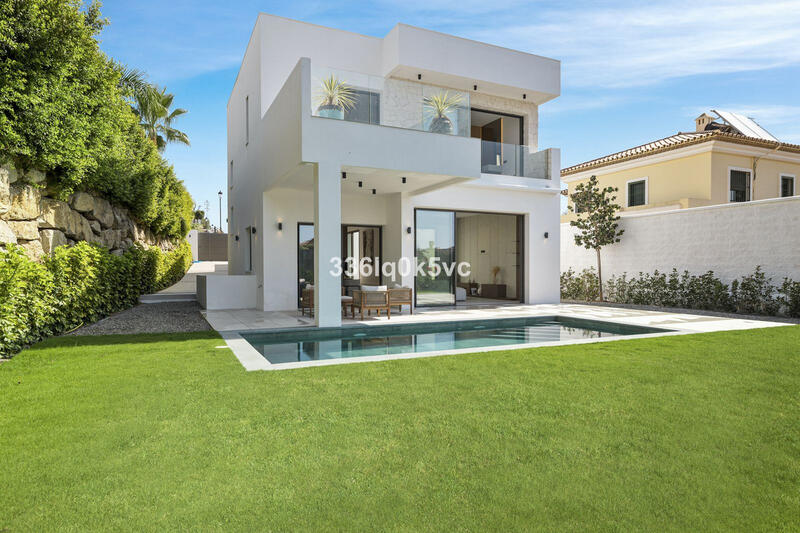 Villa en venta en Estepona, Málaga