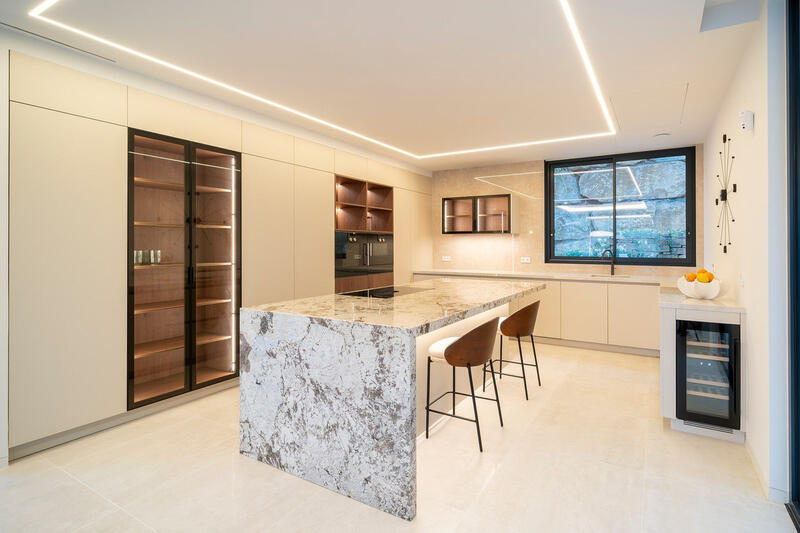 6 bedroom Villa for sale