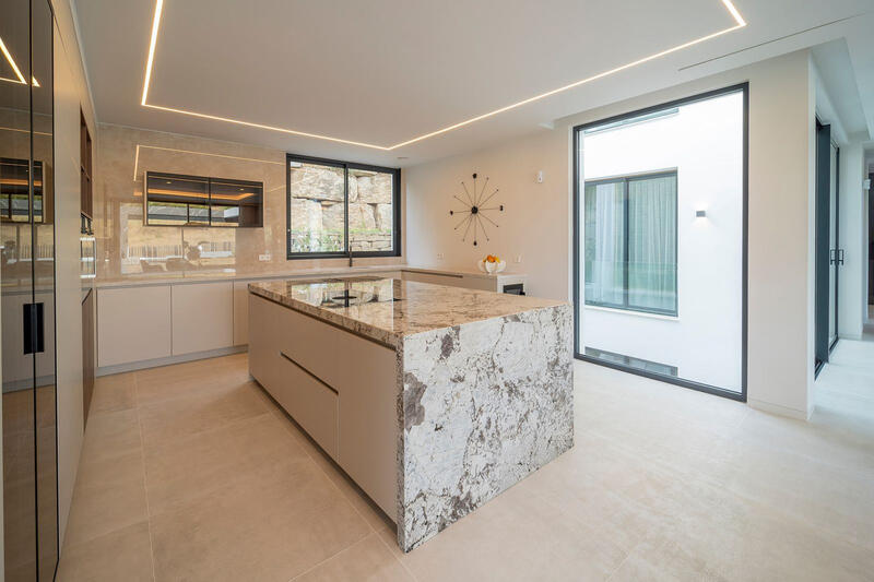 6 bedroom Villa for sale