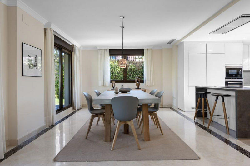 4 Cuarto Villa en venta