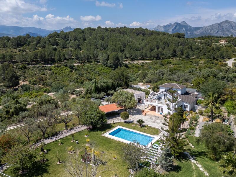 4 bedroom Country House for sale