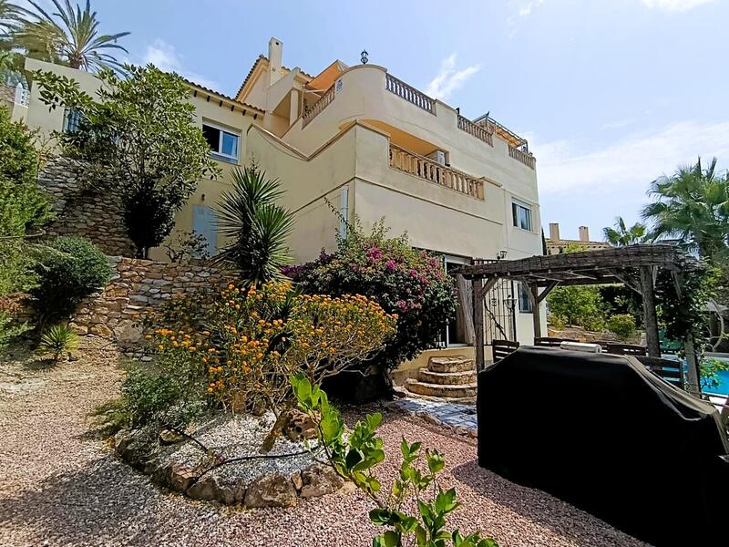 Villa for sale in Club de Golf Las Ramblas, Alicante