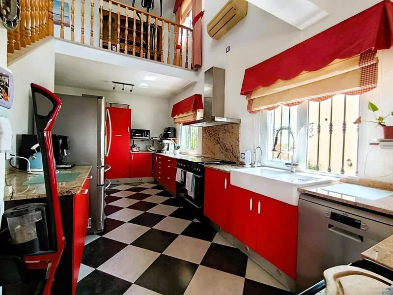 4 Cuarto Villa en venta