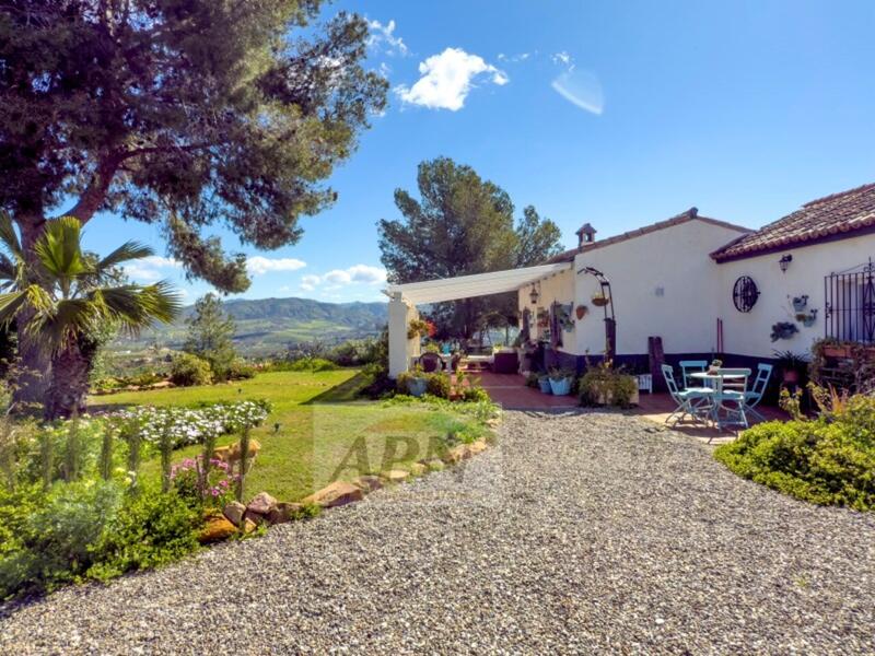 Country House for sale in Pizarra, Málaga