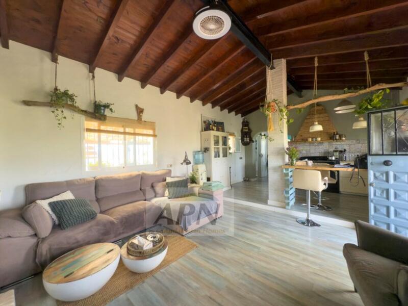 3 bedroom Country House for sale