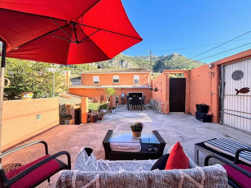 Townhouse for sale in Llosa de Camacho, Alicante