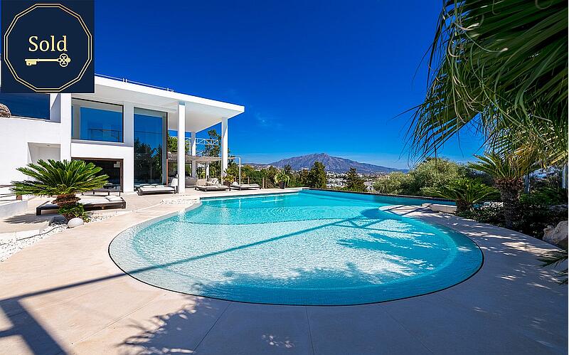 Villa for sale in Estepona, Málaga
