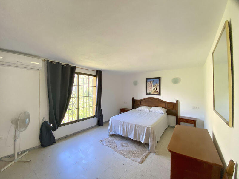 5 bedroom Country House for sale