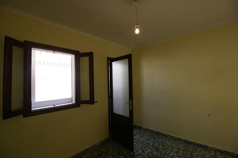 5 bedroom Townhouse for sale