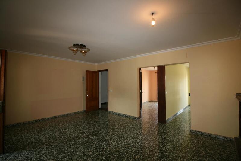 5 bedroom Townhouse for sale