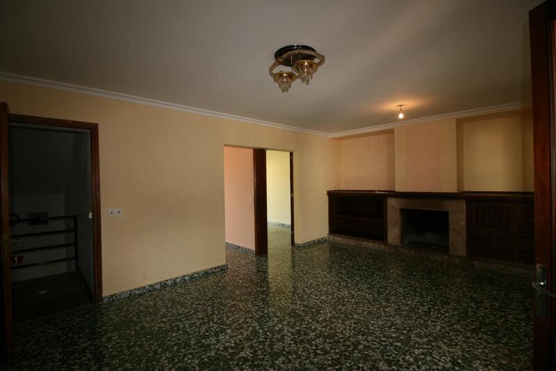 5 bedroom Townhouse for sale