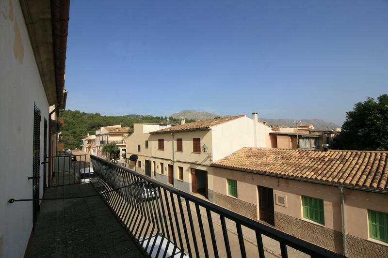 5 bedroom Townhouse for sale