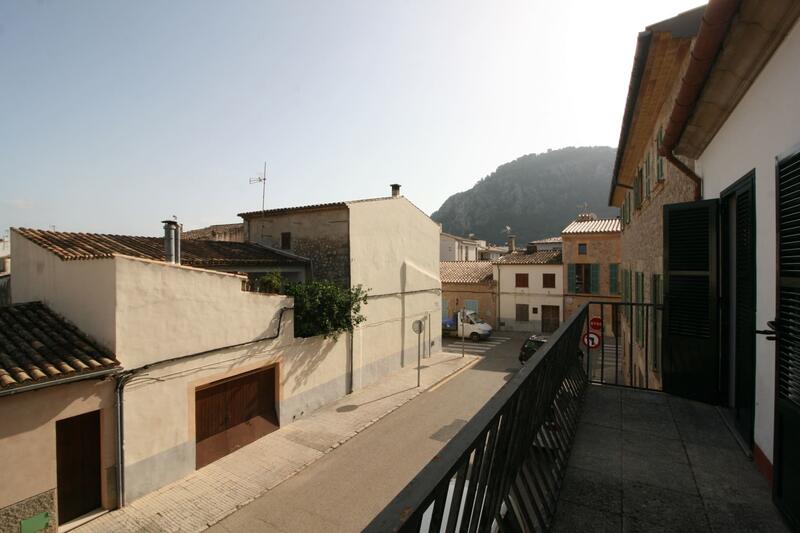 5 bedroom Townhouse for sale