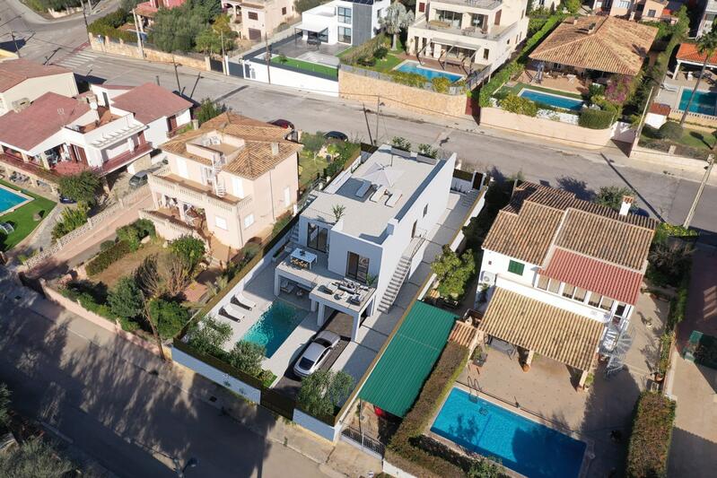4 bedroom Townhouse for sale