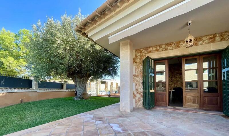 5 bedroom Townhouse for sale